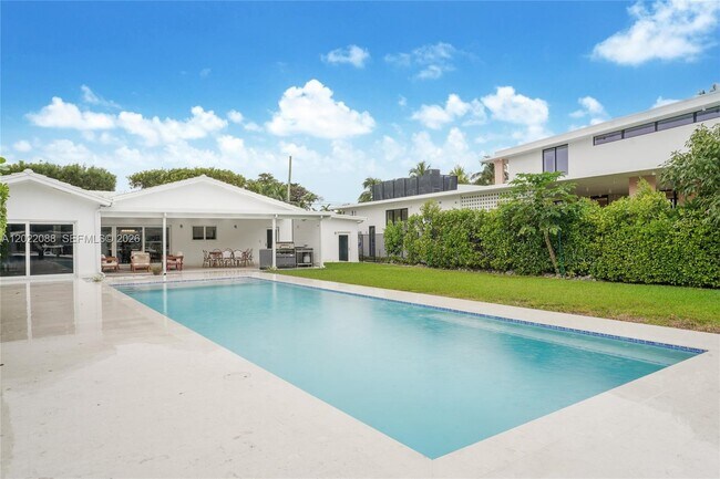 Foto del edificio - 801 NE 76th St