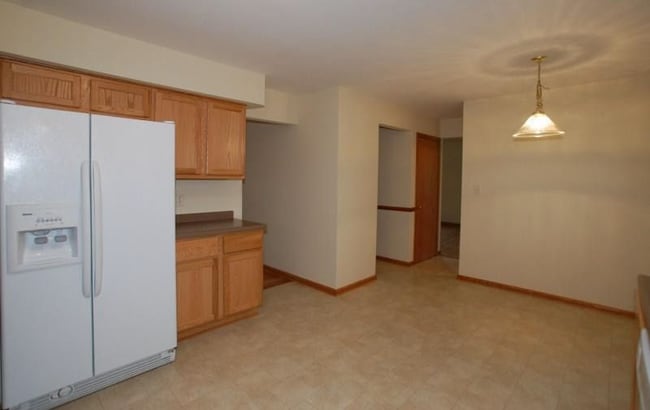 Kichen - 2030 E Birch Dr