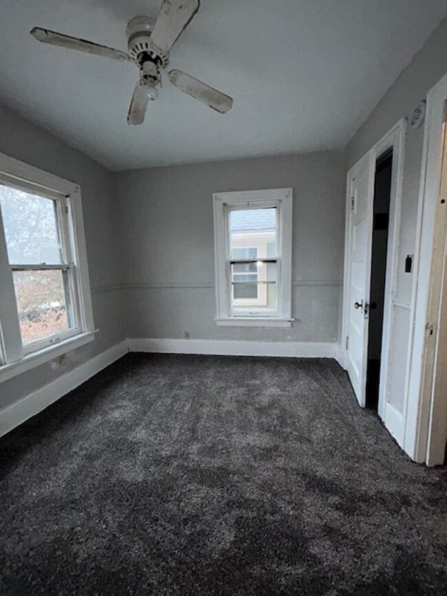 Foto del edificio - Huge house coming soon!