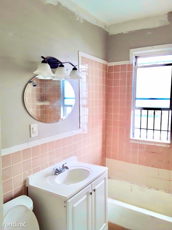 Building Photo - 3 br, 1 bath Townhome - 142 Sunset Ave
