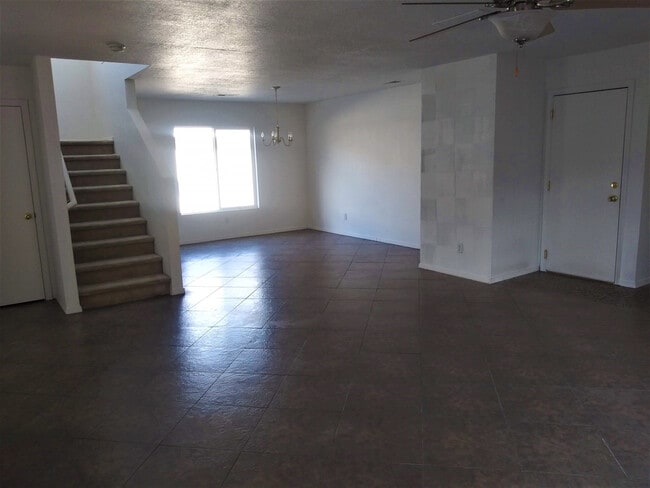 Building Photo - 3BR, 2.5BA, 2CG
