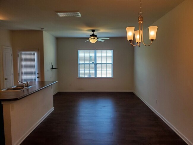Foto del edificio - 2 Bedroom, 2.5 Baths Townhome located in C...