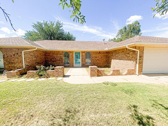 Foto del edificio - Spacious 3 Bed/2 Bath/2 car garage in NW OKC!