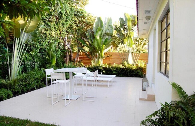 Foto del edificio - 9033 Abbott Ave