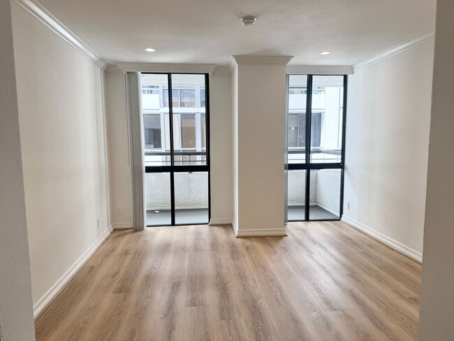 Interior Photo - The Argon Wilshire