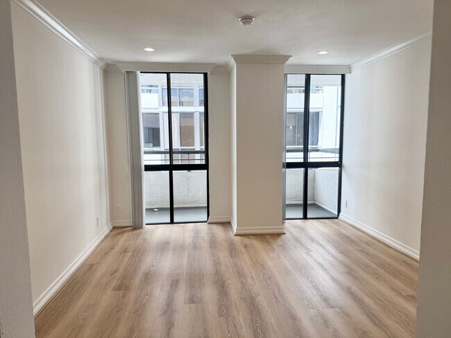 Interior Photo - The Argon Wilshire