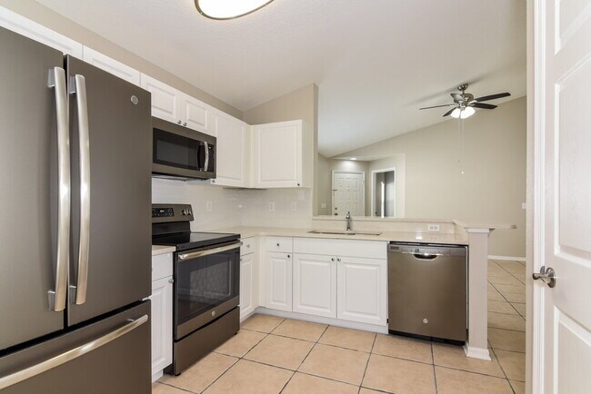 Foto del edificio - 5814 Tanagerlake Rd