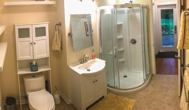 Second bathroom - 2729 Montgomery St