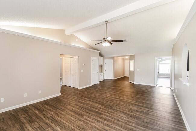 Foto del edificio - 7957 Macinnes Dr