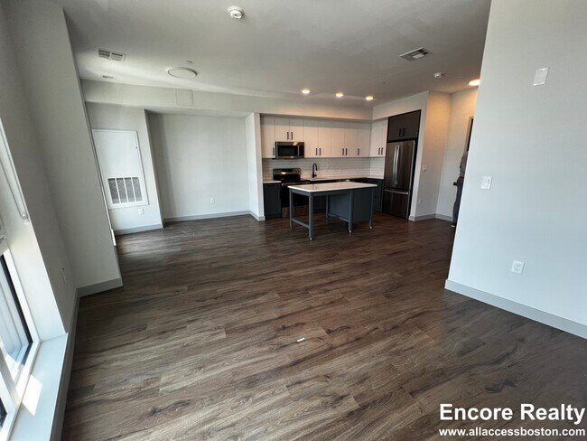 Foto del edificio - 80 Rugg Rd