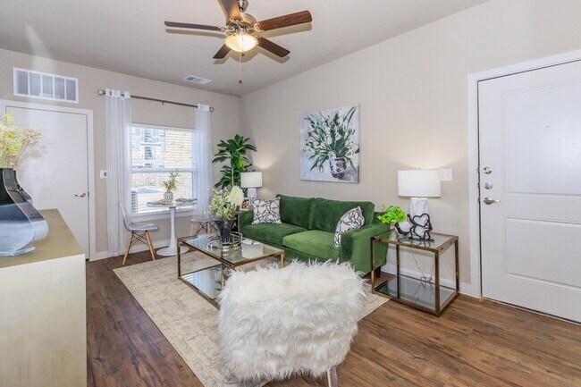 Foto del edificio - 7900 McKinney Falls Pkwy