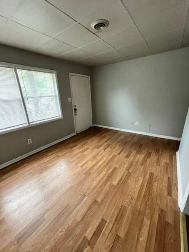 Foto del edificio - 304 Ashwood Dr