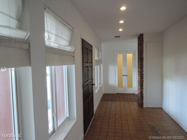 Building Photo - 3 br, 2 bath House - 9800 SW 70 Ave
