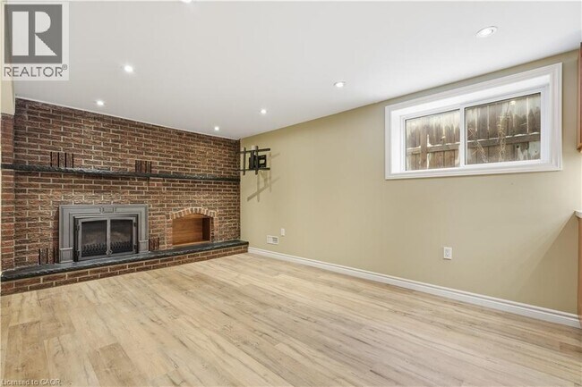 Photo du bâtiment - 41 Broken Oak Crescent