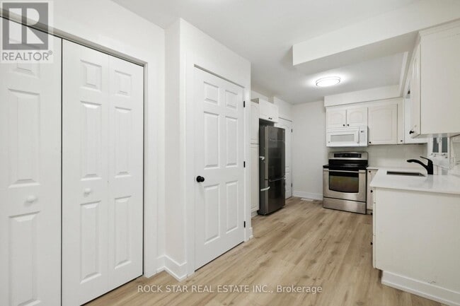 Building Photo - 87 Leaside Dr