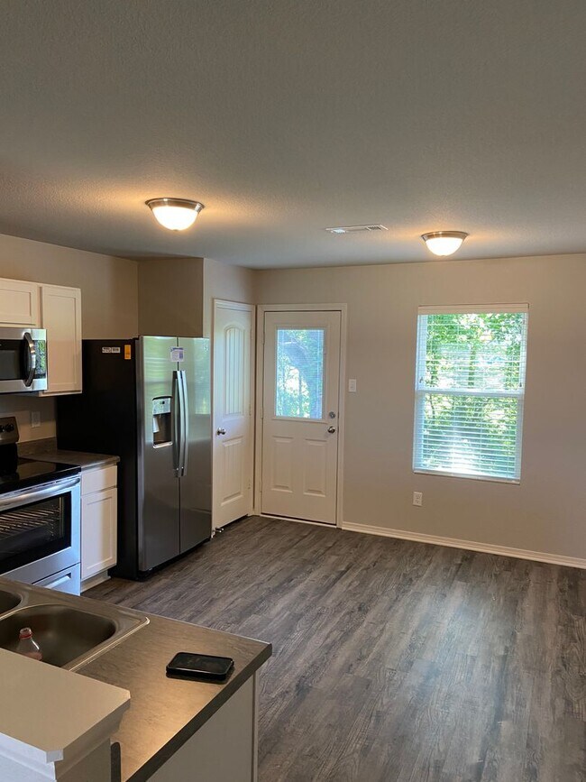 Building Photo - *PRE-LEASING* Three Bedroom | Two Bath Hom...