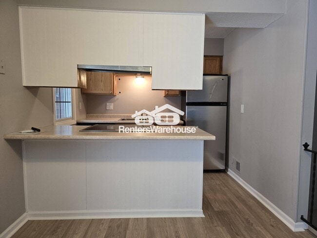 Building Photo - 5580 Shorewood Ln