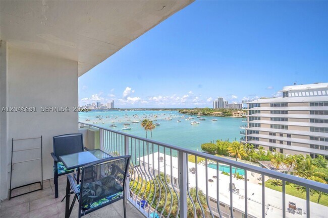 Foto del edificio - 10350 W Bay Harbor Dr