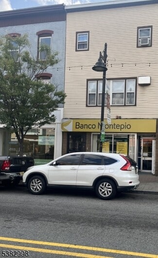 Building Photo - 143 Ferry St