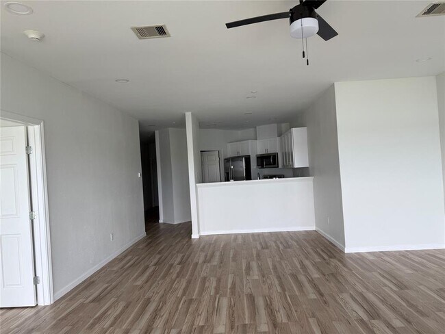 Foto del edificio - 401 Lakeside Ln
