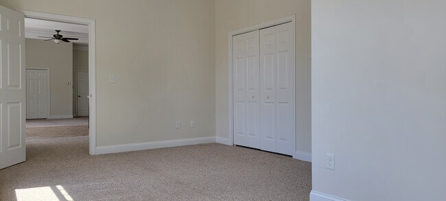 L:ivingroom - 68 Spring St