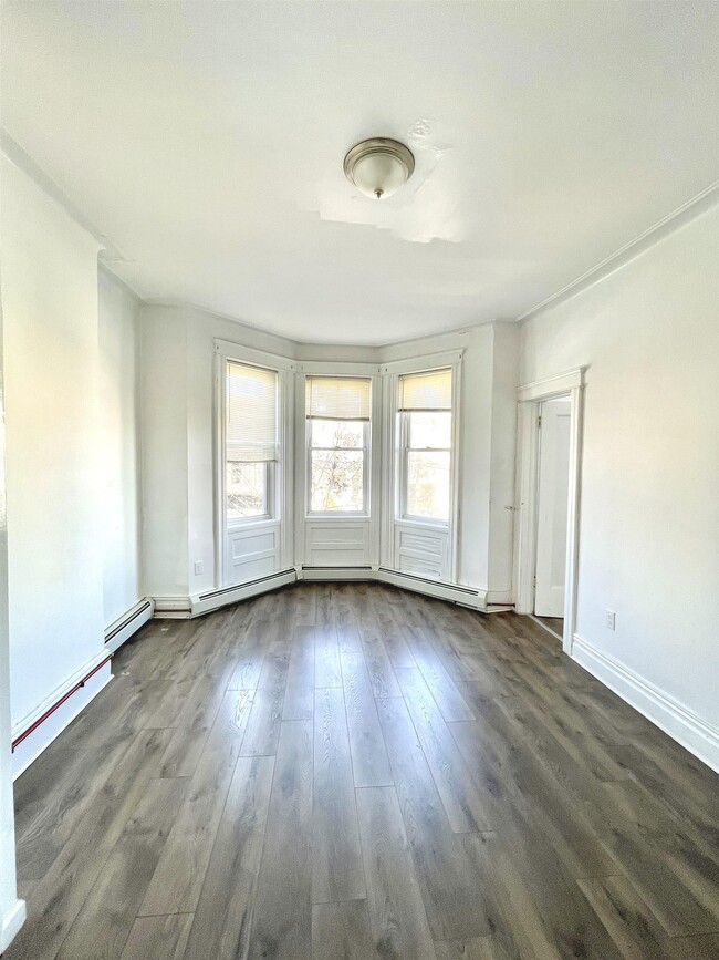 Building Photo - 411 66th St