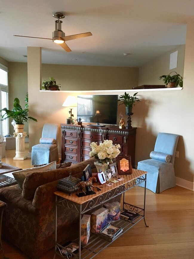 Foto del edificio - 250 S Martin Luther King Blvd