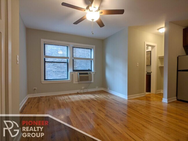 Building Photo - 837 W Wolfram St