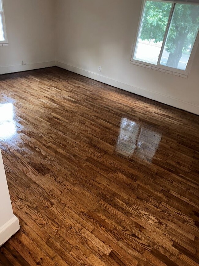 Building Photo - 1 bedroom 1 bathroom -Move In Special $500 off first full month