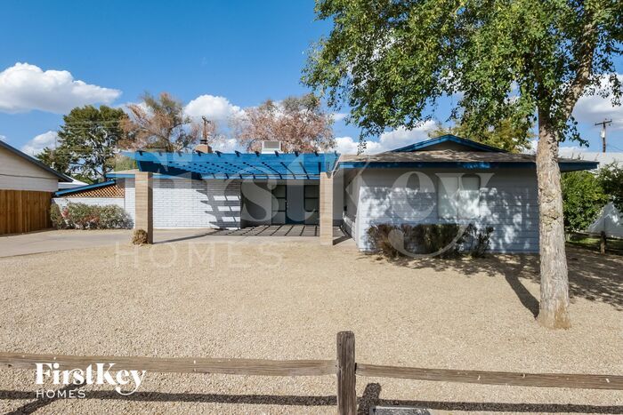 Foto principal - 328 E Balboa Dr