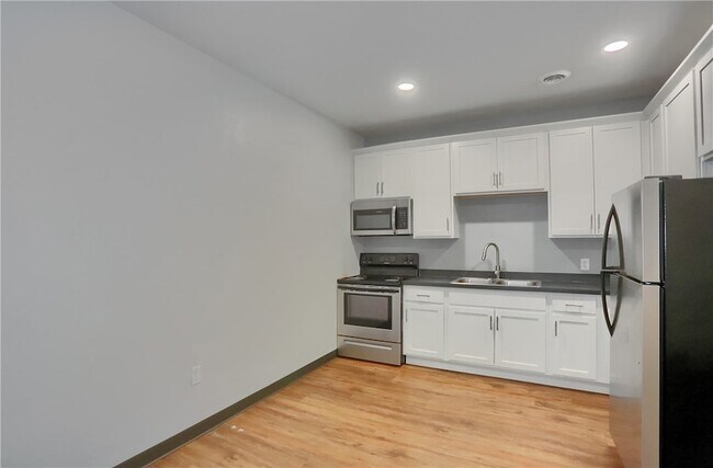 Foto del edificio - 526 Fallowfield Ave