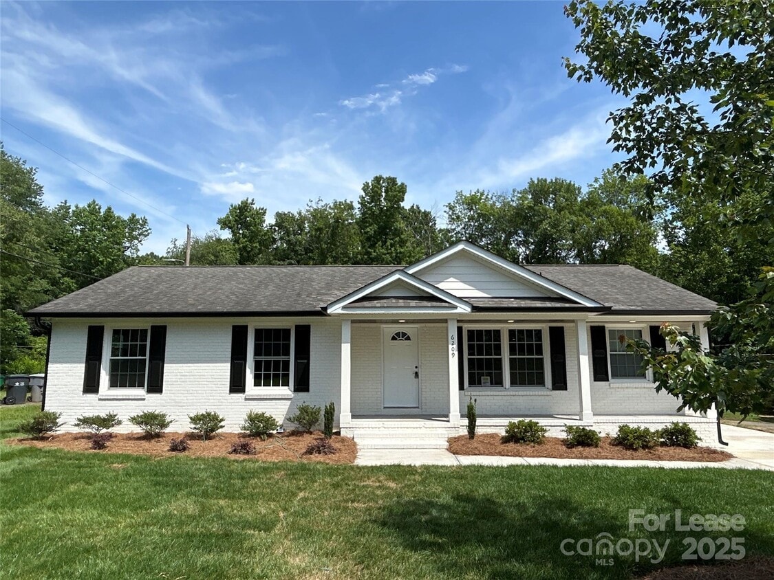 Primary Photo - 6209 Idlebrook Dr