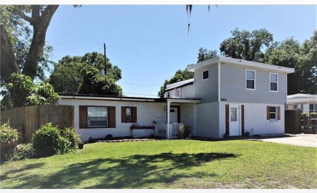 Main home is on lower level, the entrance is under the covered porch area. - 940 W Fairbanks Ave