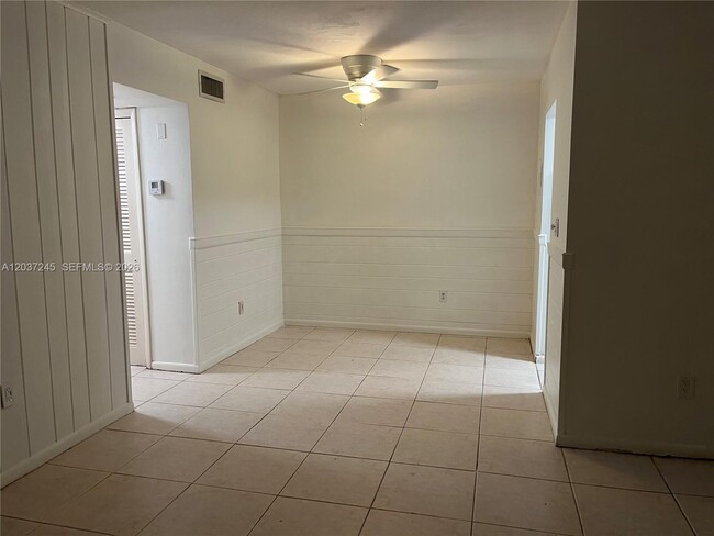 Building Photo - 255 Sunrise Dr