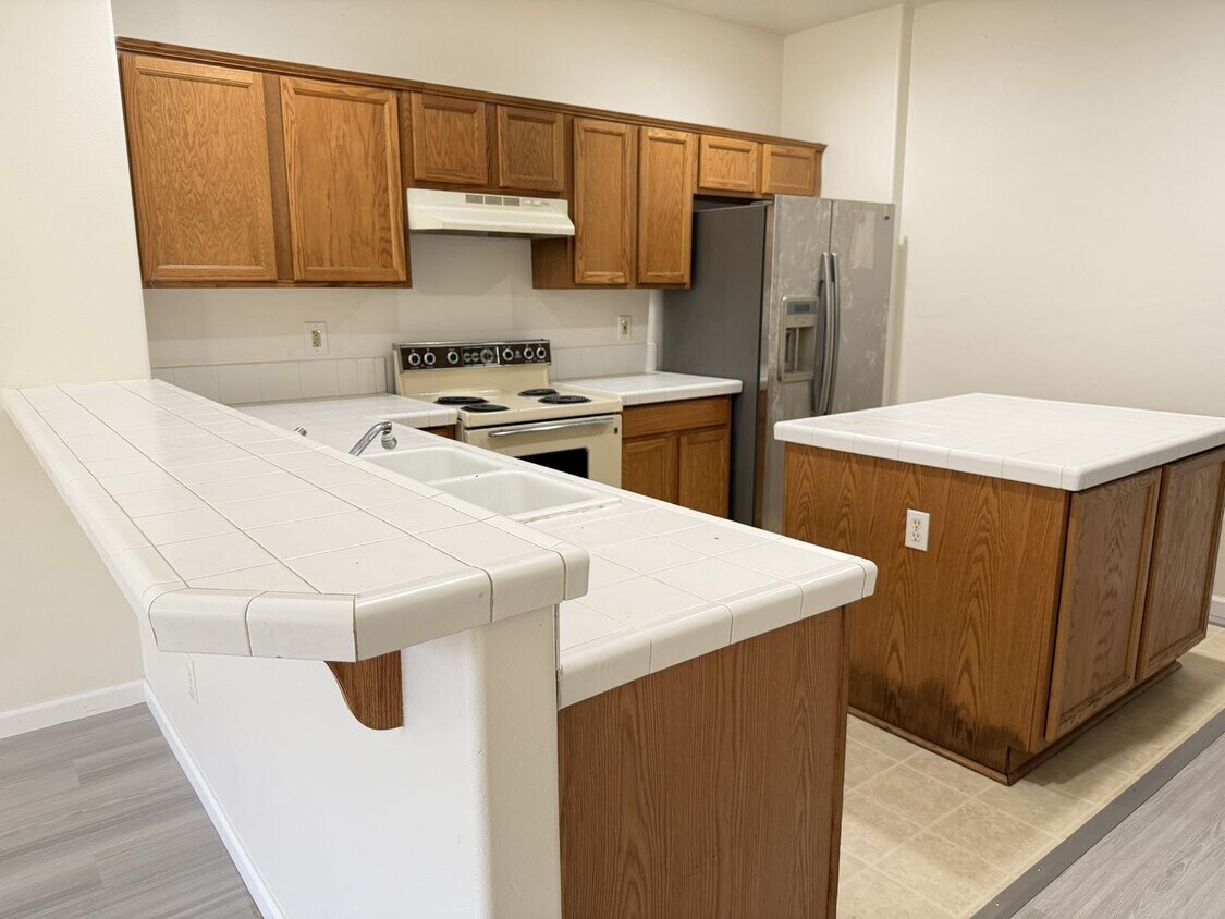 3 Bedrooms Townhouse for Rent - 3 Bedrooms Townhouse for Rent