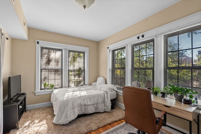 Building Photo - 740 Leland Ave