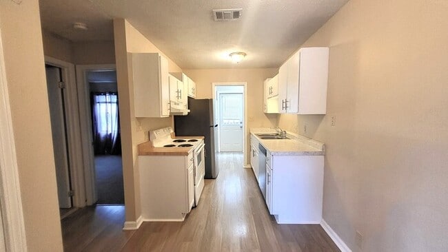 Building Photo - Available Now! Two Bedroom Two Bath Townho...