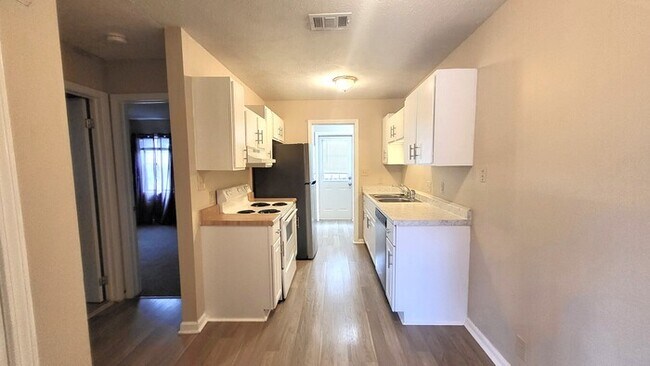 Foto del edificio - Available Now! Two Bedroom Two Bath Townho...