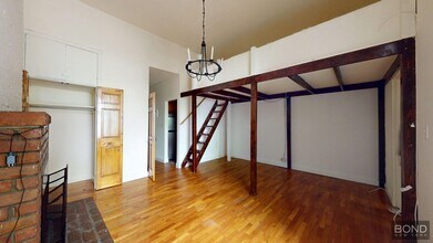 Building Photo - 107 W 69th St