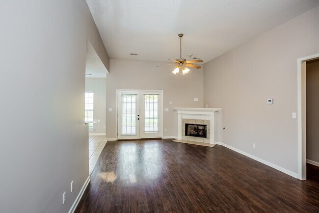 Foto del edificio - 610 Classic Dr N