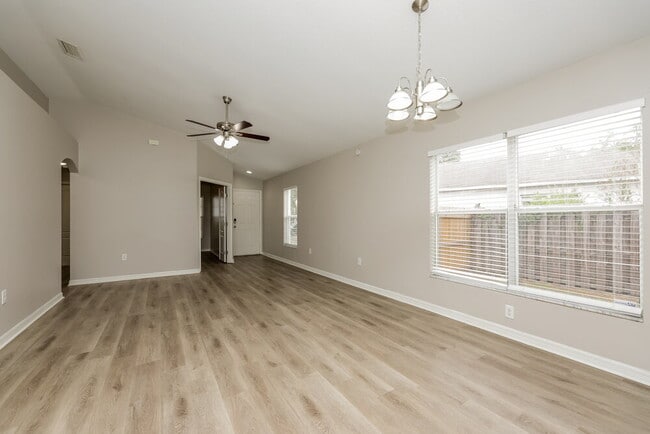 Foto del edificio - 447 Maple Pointe Dr