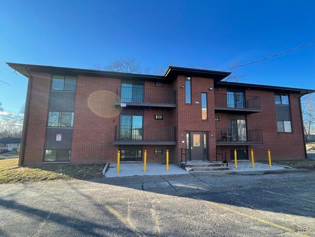 Building Photo - 3518 Green Dale Dr