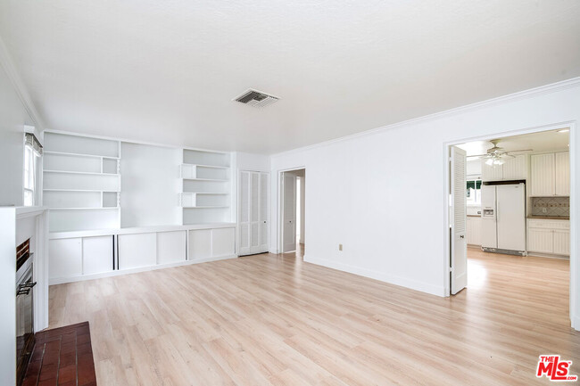 Building Photo - 4946 Sunnyslope Ave