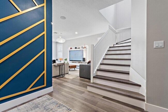 Foto del edificio - 6024 Pine Tree Way