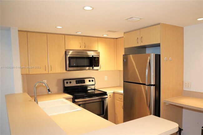 Building Photo - 5600 Collins Ave