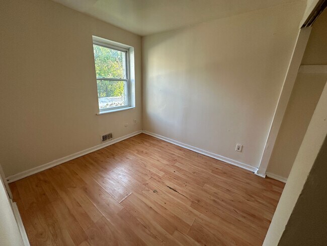 Foto del edificio - 5829 Wakefield St