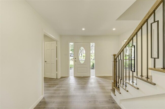 Building Photo - 3826 Glenheather Dr