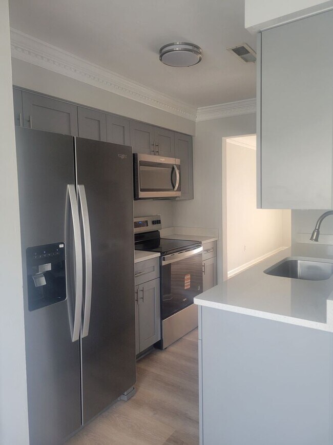 Foto del edificio - Newly remodelled 3 bedroom 2.5 bath townhouse