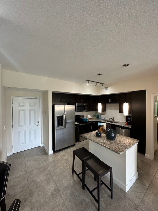Foto del edificio - 4678 NW 113th Pl