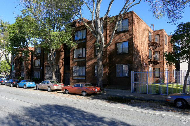 Foto del edificio - Friendship Village Apartments